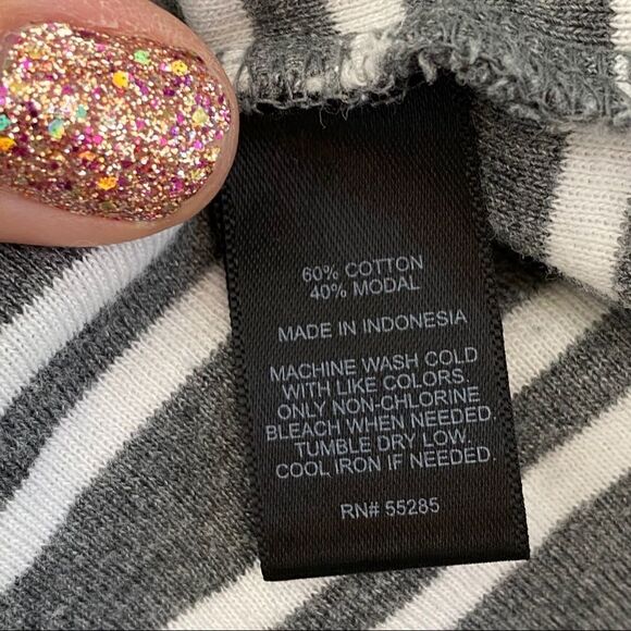 Express gray stripe fitted thermal top small - Picture 6 of 6